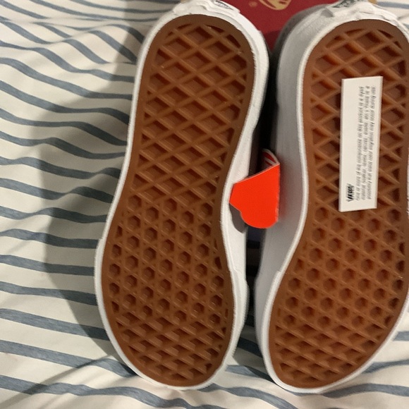 Vans - Picture 3 of 6